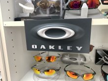 他の写真1: OAKLEY 壁掛けブランディングパネル（プラスチック製）