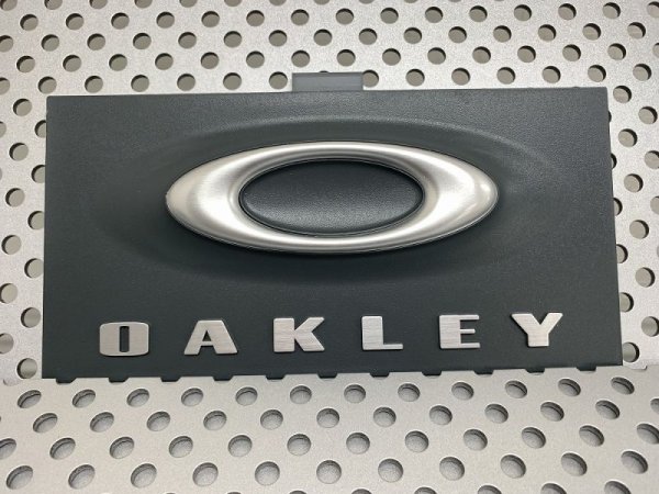 画像2: OAKLEY 壁掛けブランディングパネル（プラスチック製）