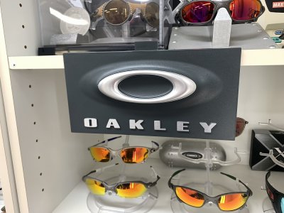 画像1: OAKLEY 壁掛けブランディングパネル（プラスチック製）